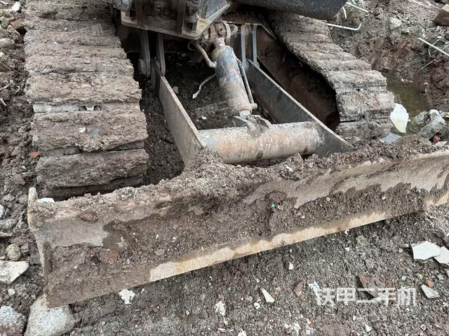 转盘和下车架正前（工作和回转装置）