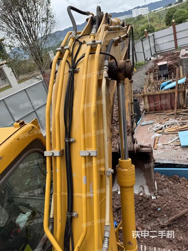 大臂背部俯視（工作和回轉(zhuǎn)裝置）