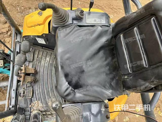 驾驶室顶部（整机外观）