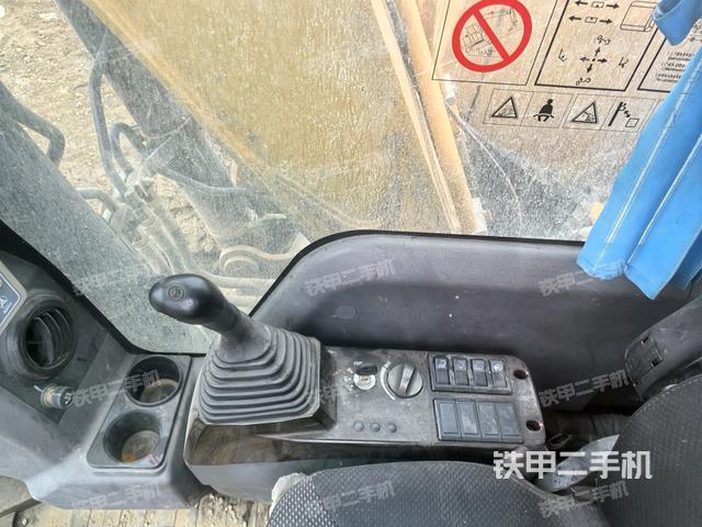 座椅右侧控制台/钥匙门/油门/含右手柄（驾驶室部分）