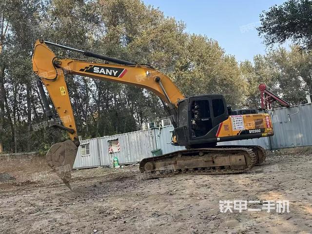 三一重工SY235C挖掘机