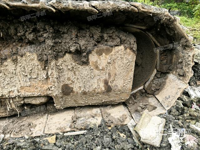 右驱动轮（行走机构）