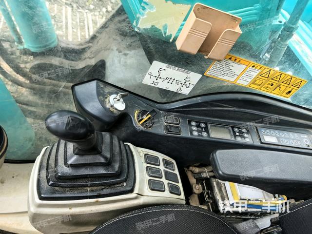 座椅右侧控制台/钥匙门/油门/含右手柄（驾驶室部分）