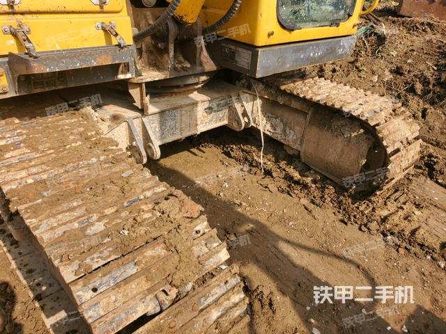 转盘和下车架正前（工作和回转装置）