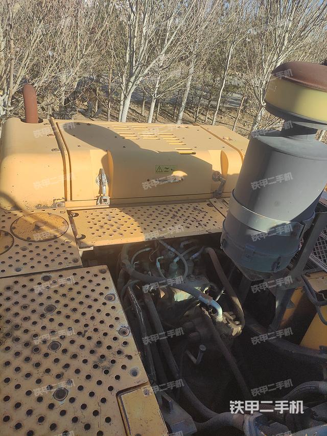 驾驶室顶部（整机外观）