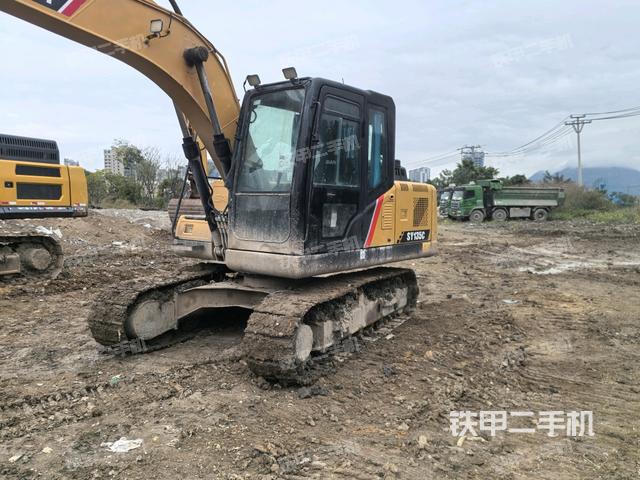 三一重工SY135C挖掘机
