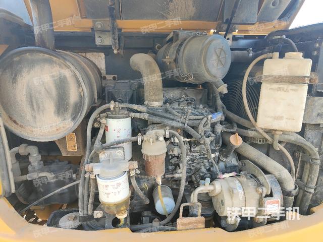 發(fā)動(dòng)機(jī)室（上車部件）