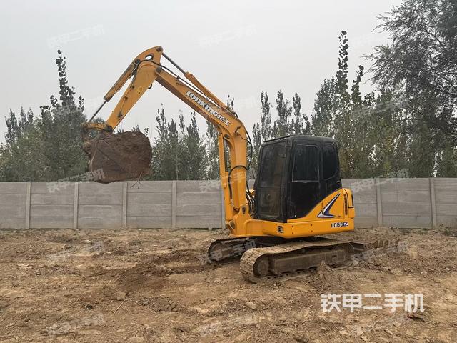 驾驶室整体（整机外观）