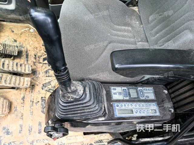 座椅左侧控制台/音响/含左手柄（驾驶室部分）