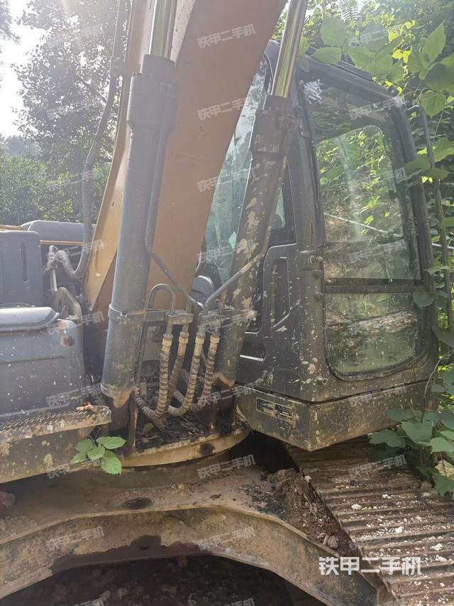 转盘和下车架正前（工作和回转装置）