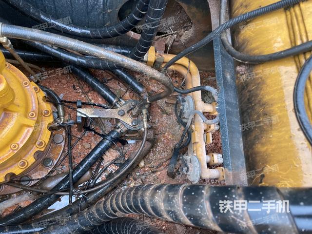 中央回转接头特写（上车部件）