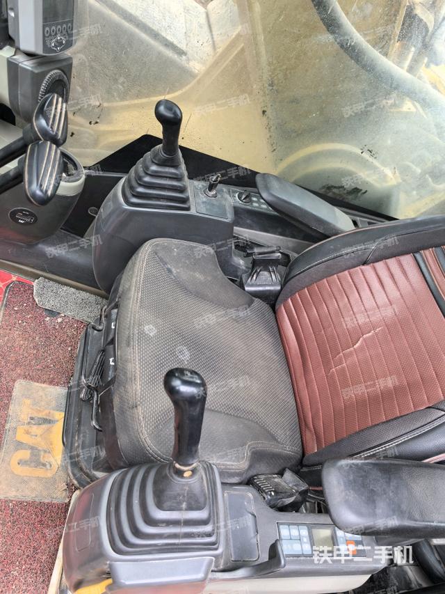 后窗玻璃角标（驾驶室部分）