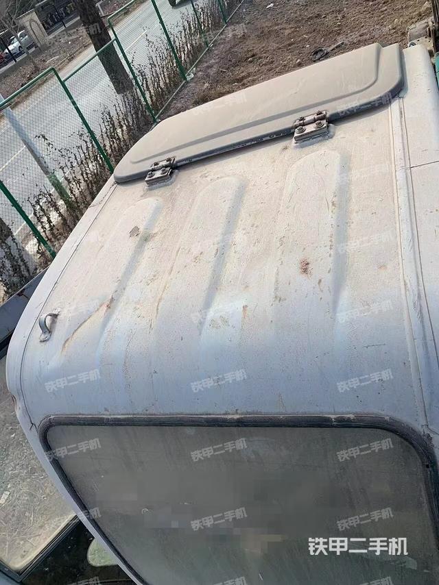 驾驶室顶部（整机外观）