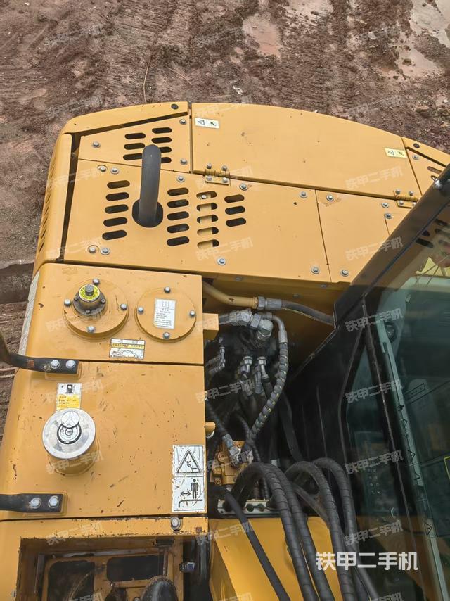 驾驶室顶部（整机外观）