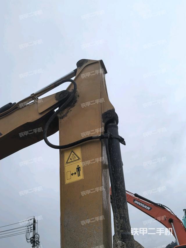 小臂整体右前（工作和回转装置）