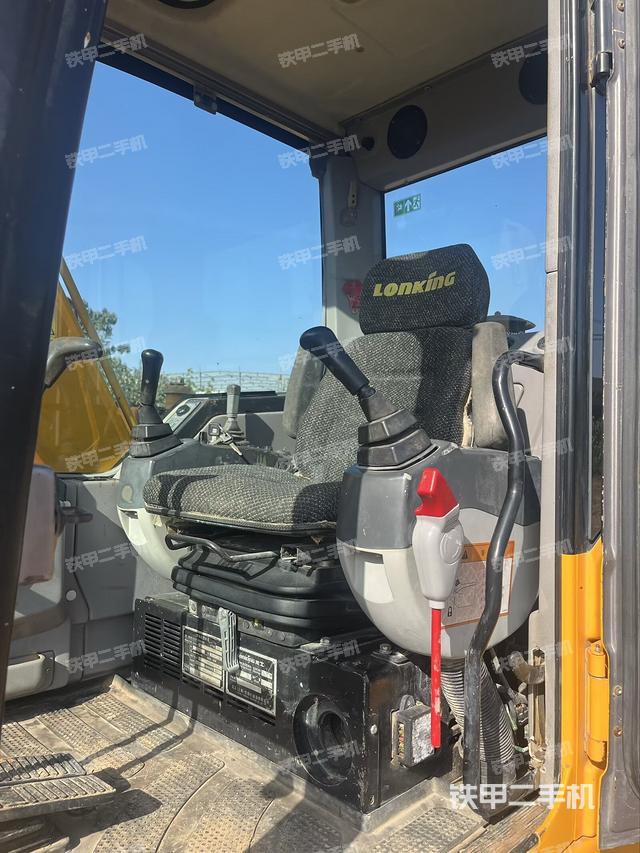 驾驶室顶部（整机外观）