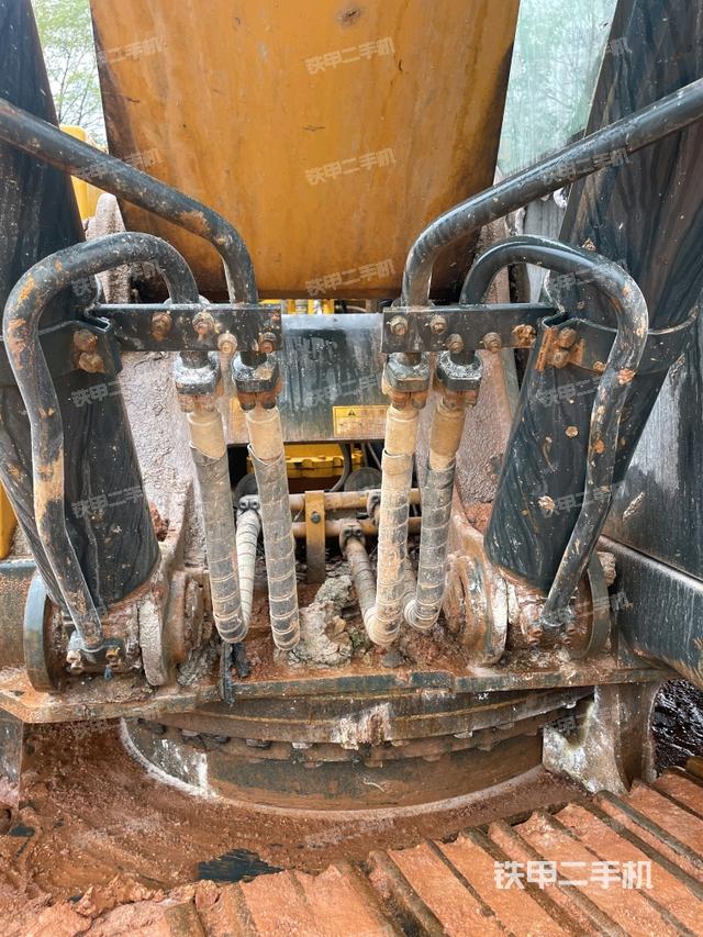 转盘和下车架正前（工作和回转装置）