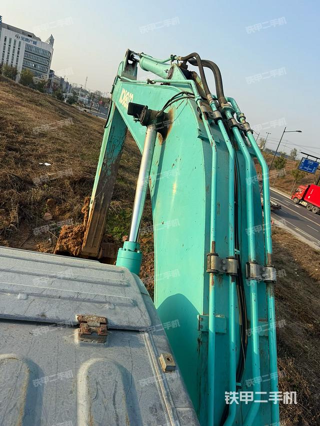 驾驶室顶部（整机外观）