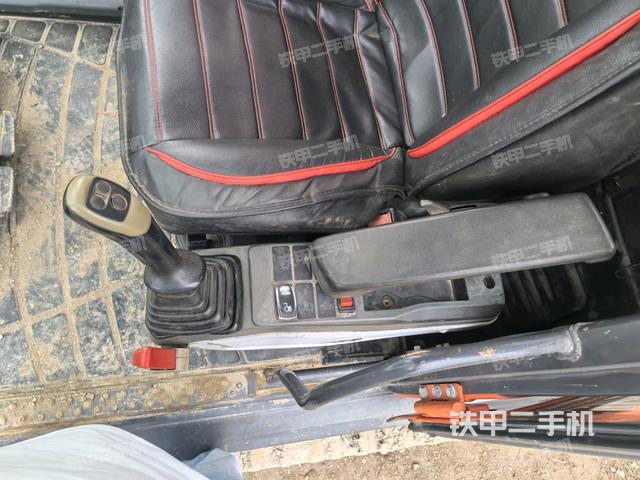 座椅左侧控制台/音响/含左手柄（驾驶室部分）