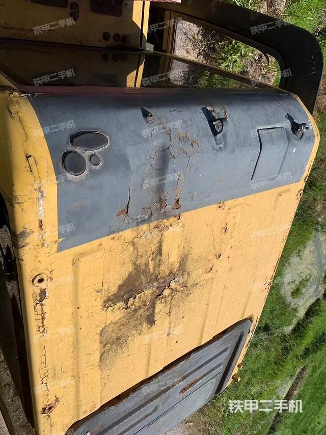 驾驶室顶部（整机外观）