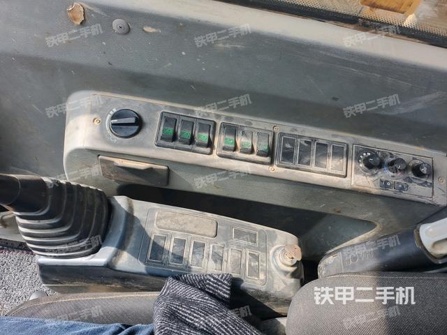 座椅右侧控制台/钥匙门/油门/含右手柄（驾驶室部分）