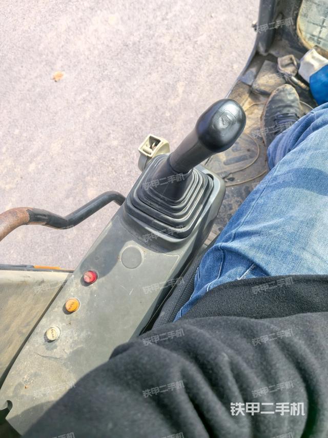 座椅右侧控制台/钥匙门/油门/含右手柄（驾驶室部分）