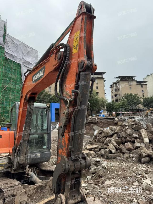 小臂整体右前（工作和回转装置）