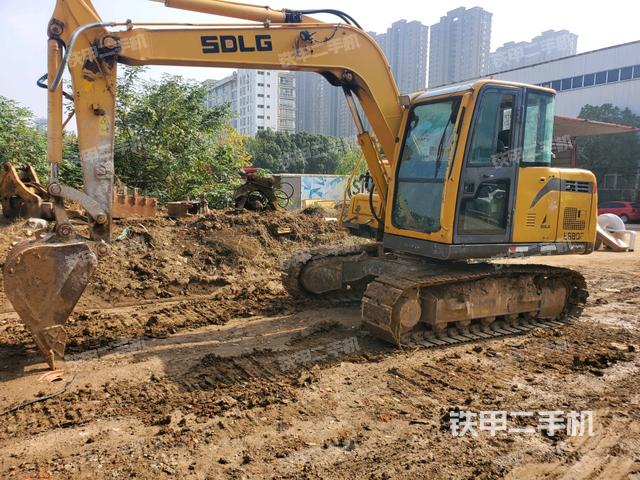 山东临工E680F挖掘机