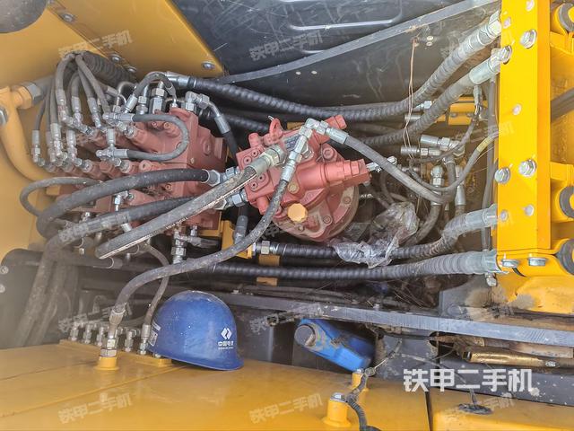 回转马达和主控阀（整机外观）