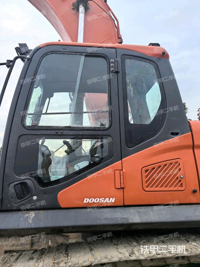 驾驶室正侧（驾驶室部分）