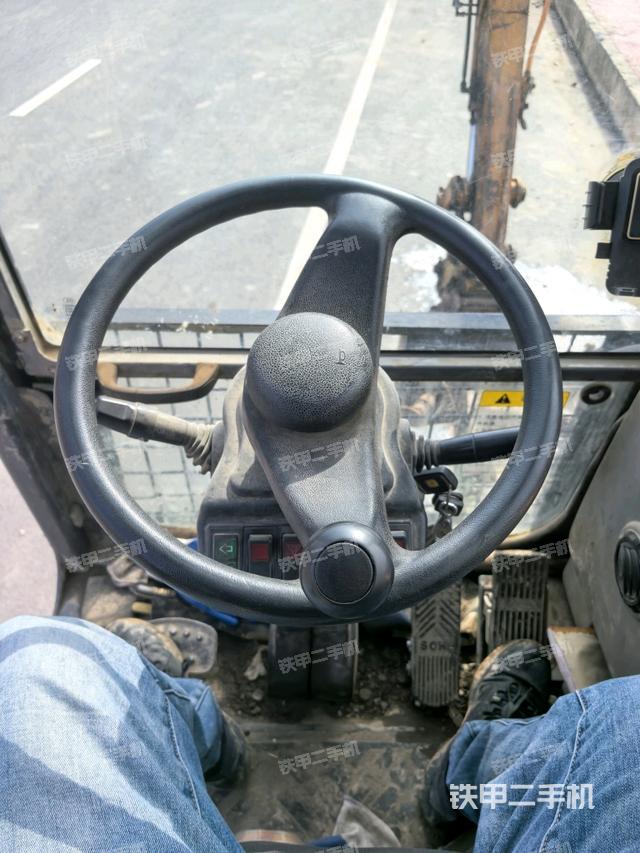 后窗玻璃角标（驾驶室部分）