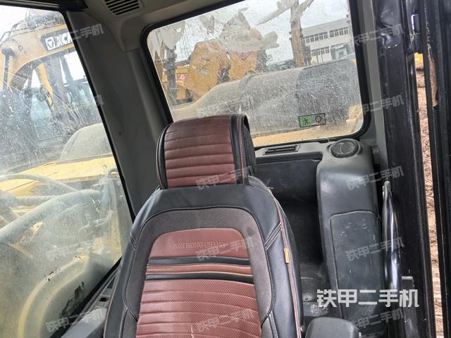 座椅后部（驾驶室部分）