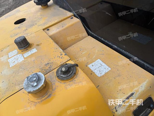 回转马达和主控阀（整机外观）