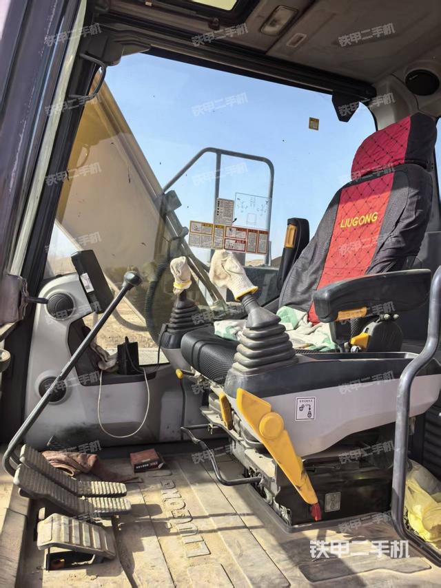 驾驶室整体（整机外观）