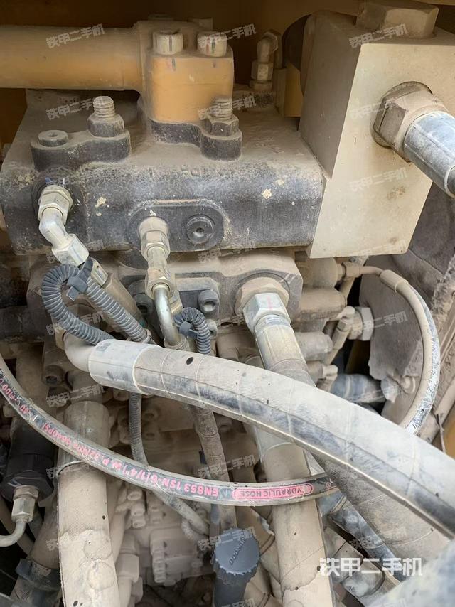 回转马达和主控阀（整机外观）