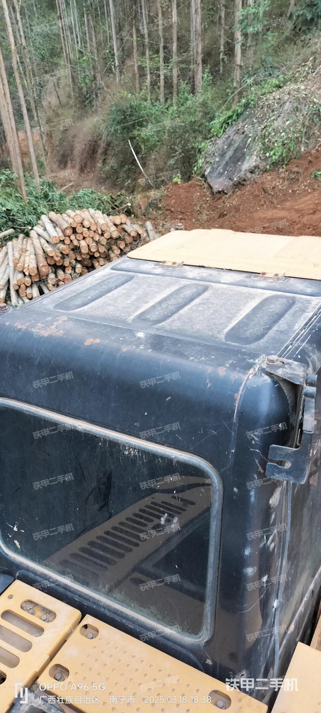 驾驶室顶部（整机外观）