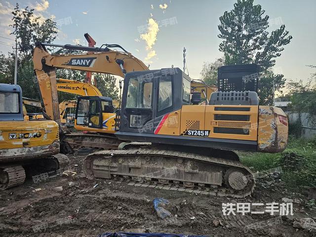 三一重工SY245H挖掘机