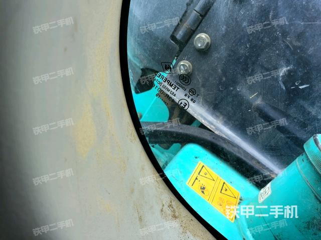 后窗玻璃角标（驾驶室部分）