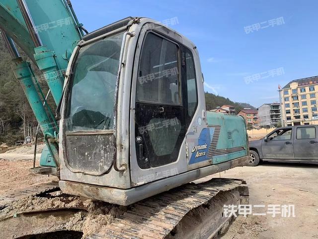 神钢SK200-6挖掘机