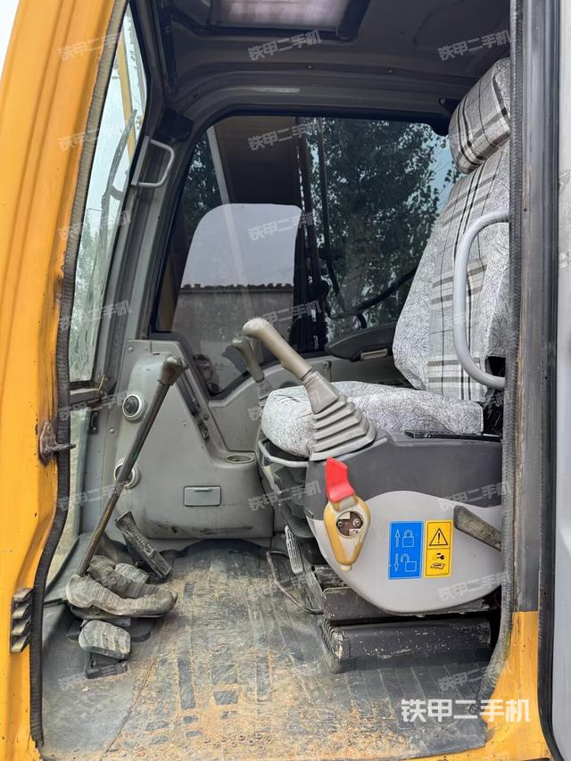 驾驶室顶部（整机外观）