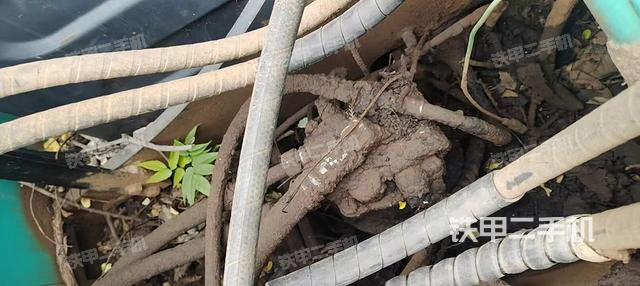 回转马达和主控阀（整机外观）