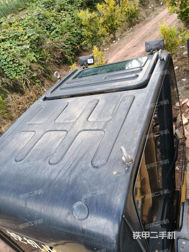 驾驶室顶部（整机外观）