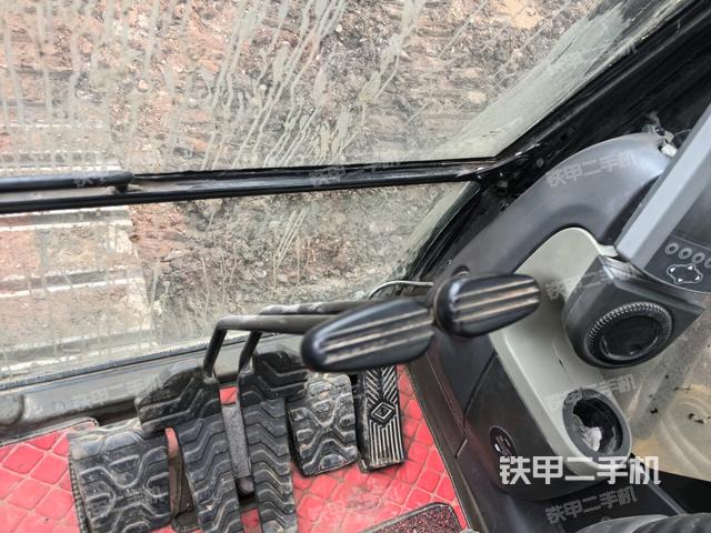 座椅左侧控制台/音响/含左手柄（驾驶室部分）