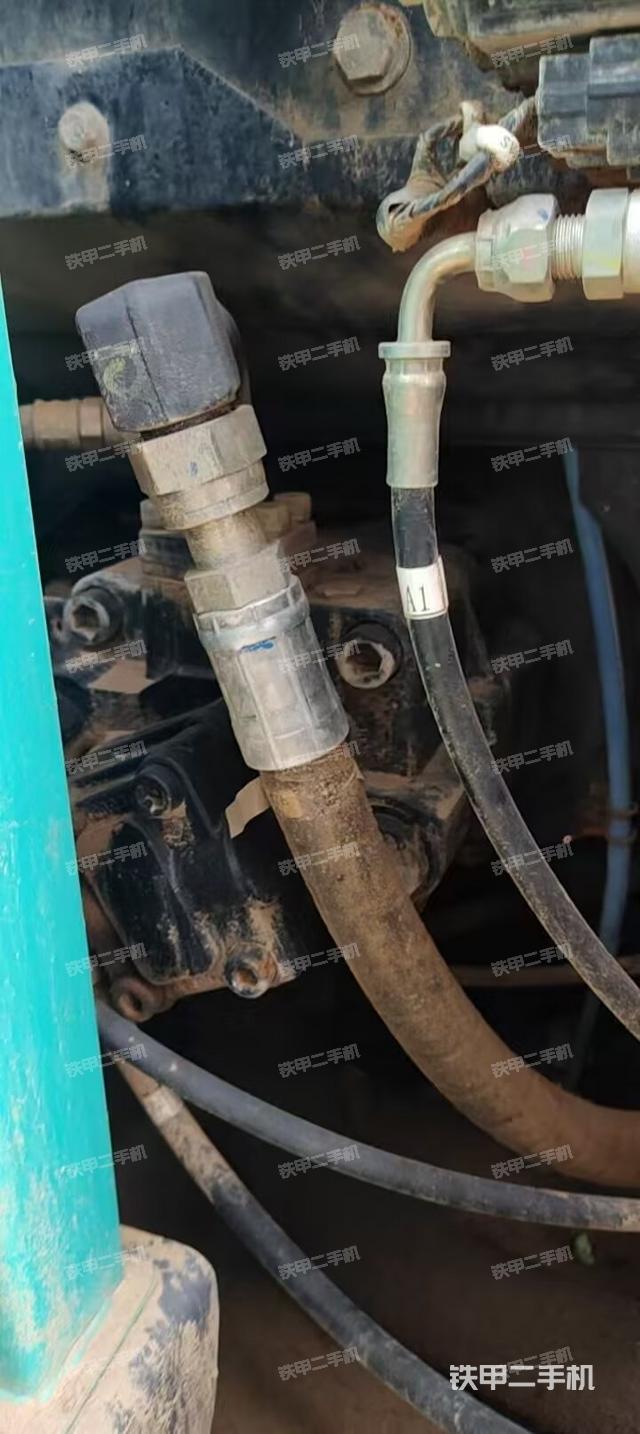 液压泵舱室正面整体（整机外观）