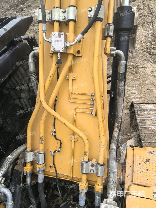 大臂背部俯视（工作和回转装置）