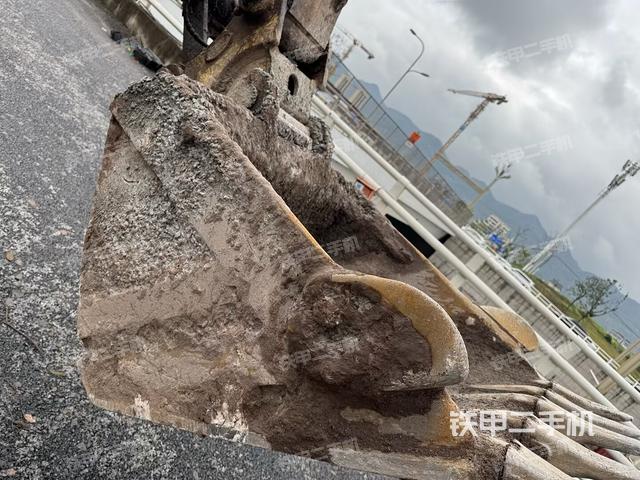 铲斗右后整体（工作和回转装置）