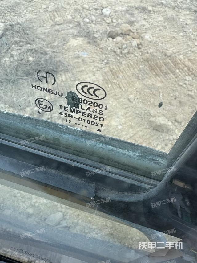 后窗玻璃角标（驾驶室部分）