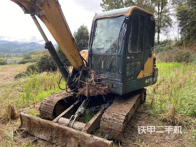 現(xiàn)代R 60VS挖掘機(jī)