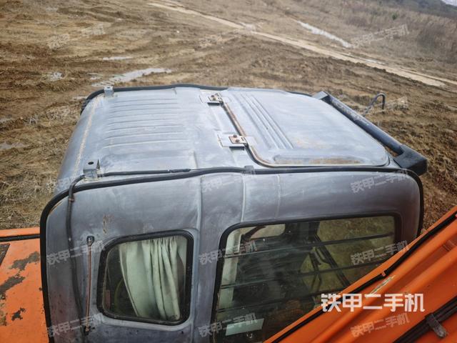 驾驶室顶部（整机外观）