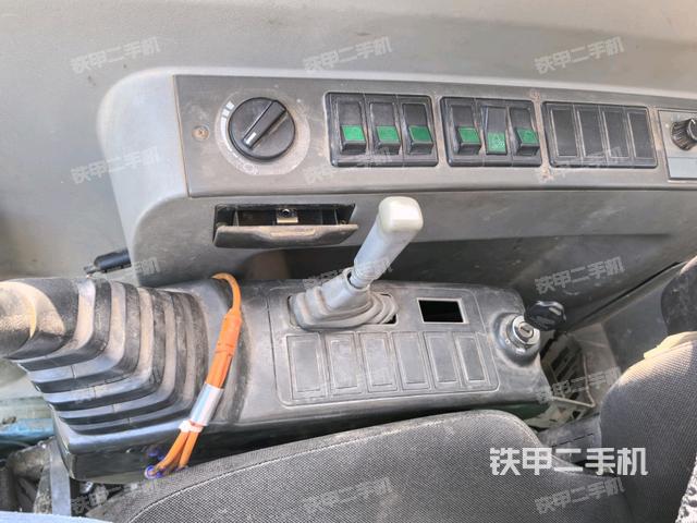 座椅右侧控制台/钥匙门/油门/含右手柄（驾驶室部分）